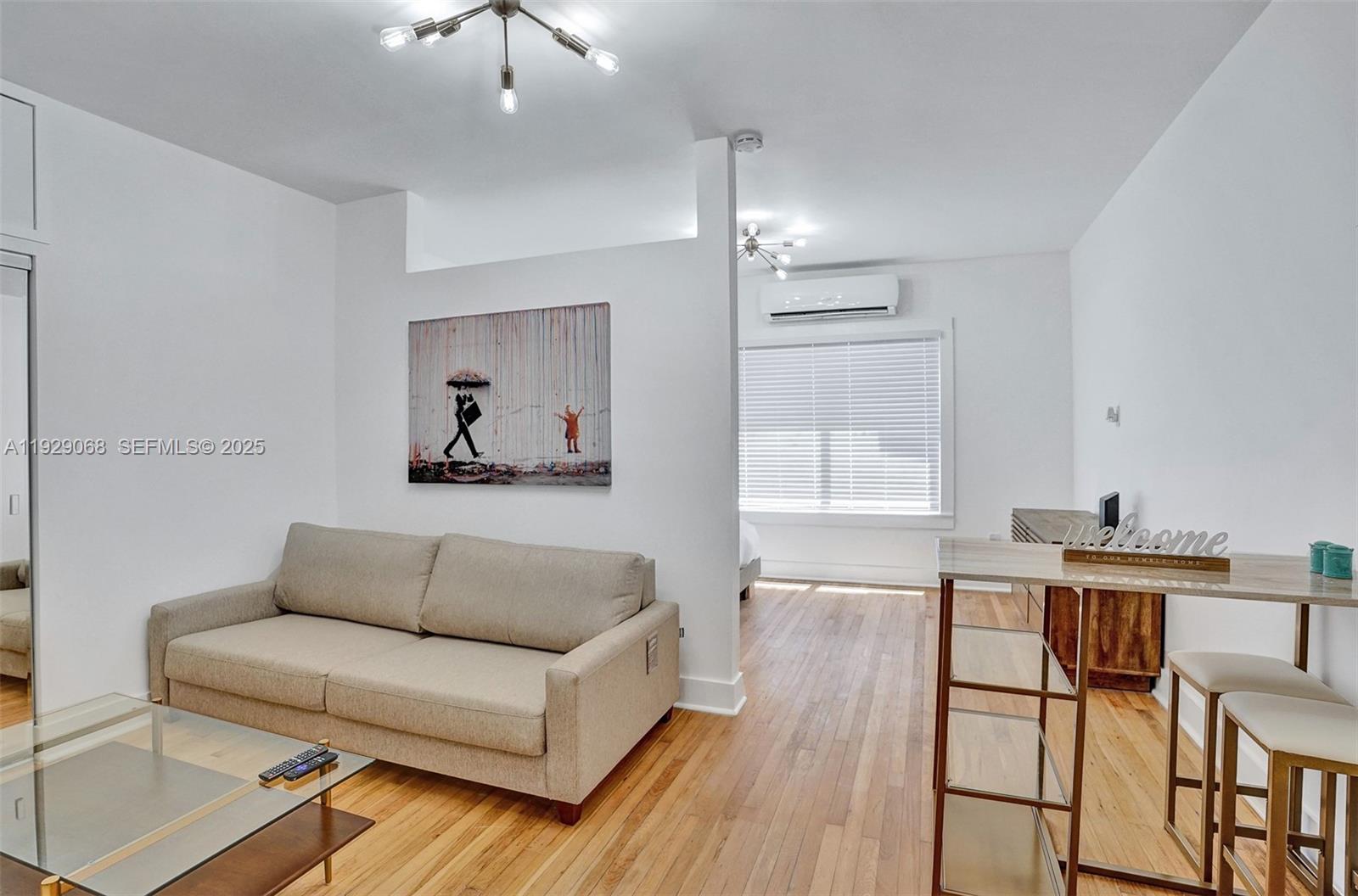 HOLLYWOOD - Residential Lease