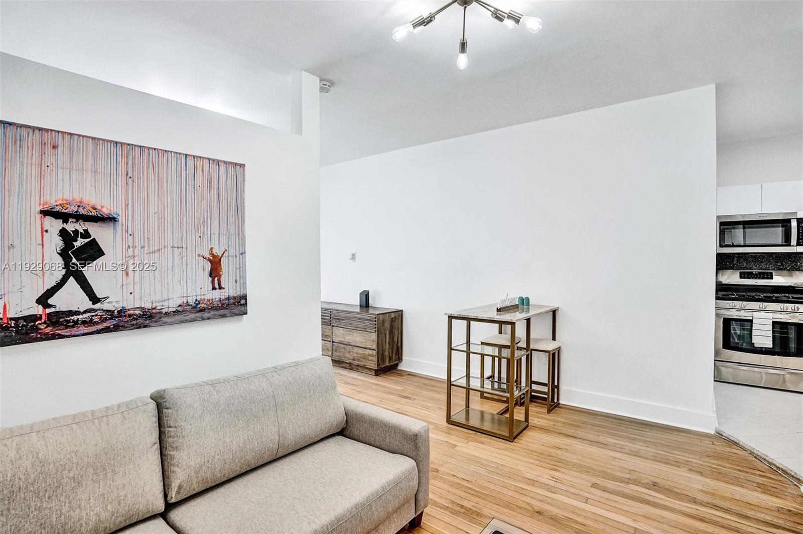 HOLLYWOOD - Residential Lease