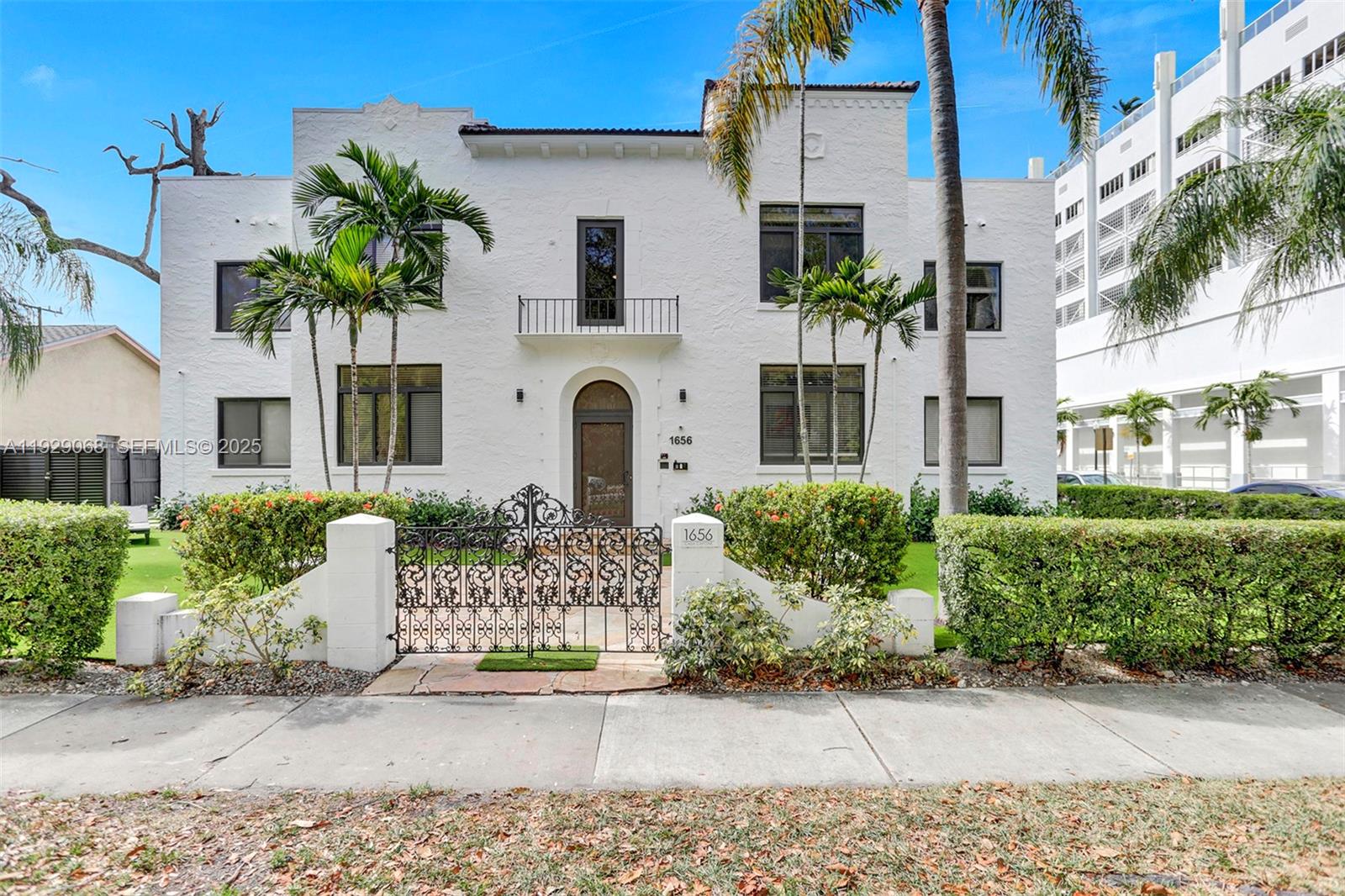 HOLLYWOOD - Residential Lease