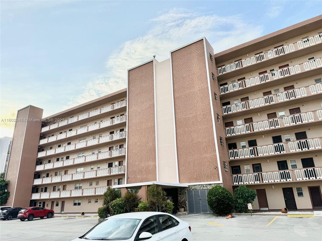 Photo of 301 NE 14th Ave #701, Hallandale Beach, FL 33009 (MLS # A11602345)