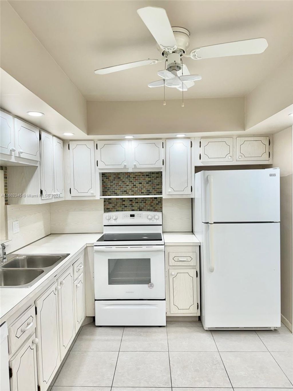 Photo of 301 NE 14th Ave #701, Hallandale Beach, FL 33009 (MLS # A11602345)