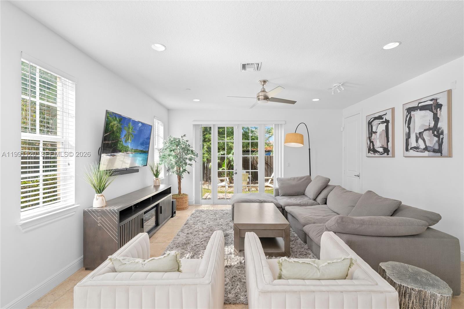 1117 NE 18th Ave 2, Fort Lauderdale, FL, 33304/$1,049,000 4 1117 NE 18th Ave 2