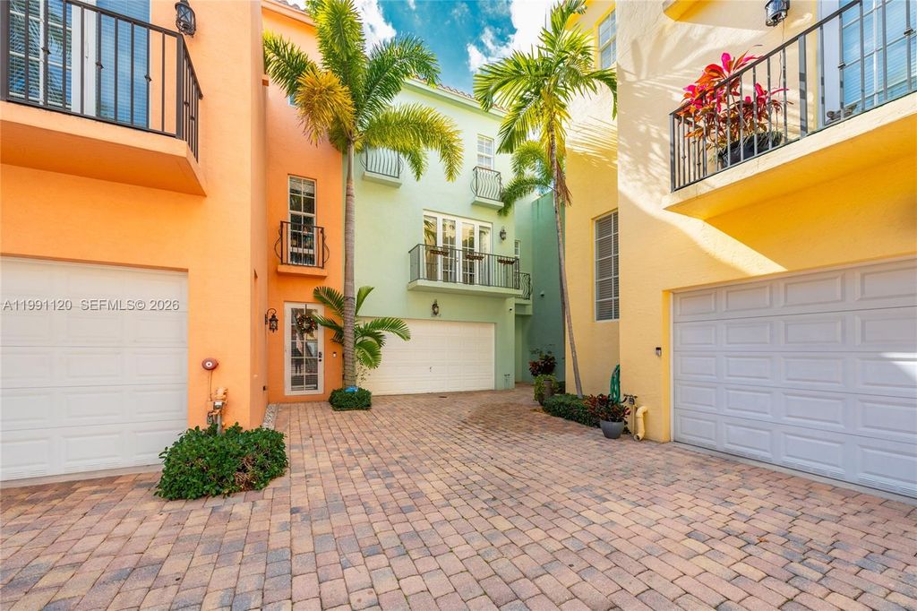 Photo of 1117 NE 18th Ave #2, Fort Lauderdale, FL 33304 (MLS # A11991120)