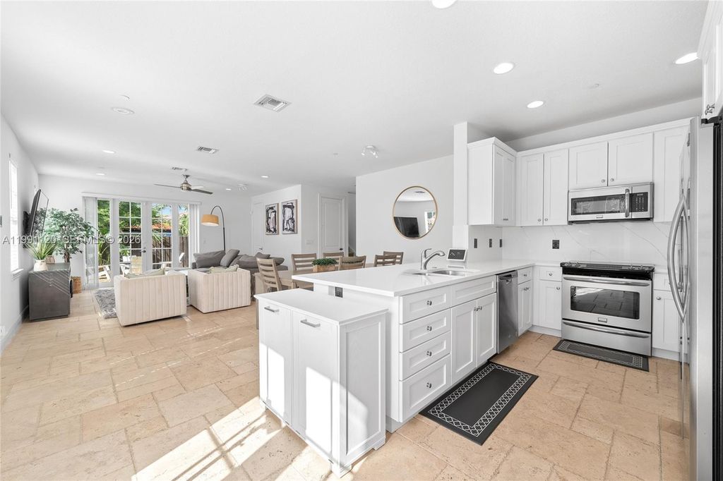 Photo of 1117 NE 18th Ave #2, Fort Lauderdale, FL 33304 (MLS # A11991120)