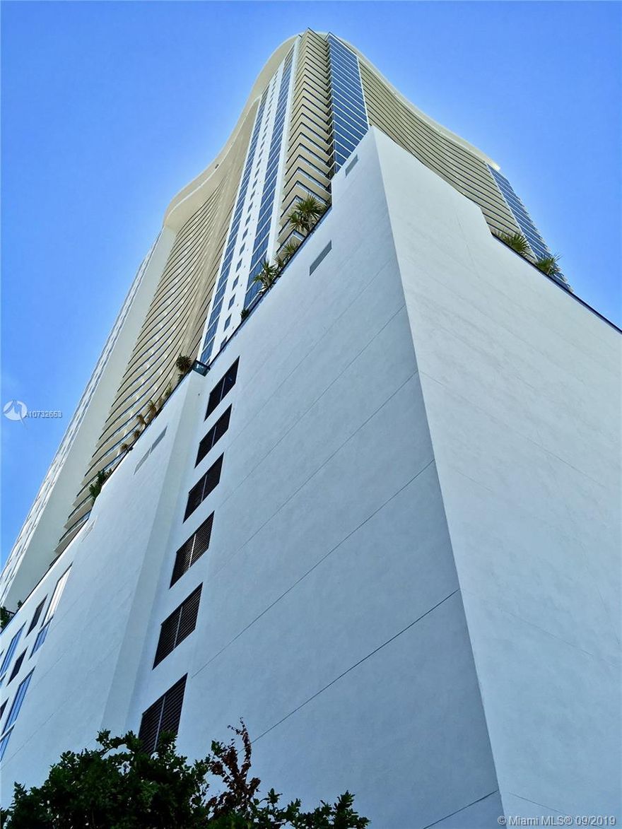 Stunning views of Biscayne Bay and Downtown. Located in the heart of the Arts & Entertainment District, steps away from Metro Mover Station, Arsht Opera, American Airlines Arena & Museum Park. Two bed, Two bathrooms. GE stainless steel appliances. Three pools (covered, open and rooftop), Tennis court, Pets area, State of the Art Gym, Spa,