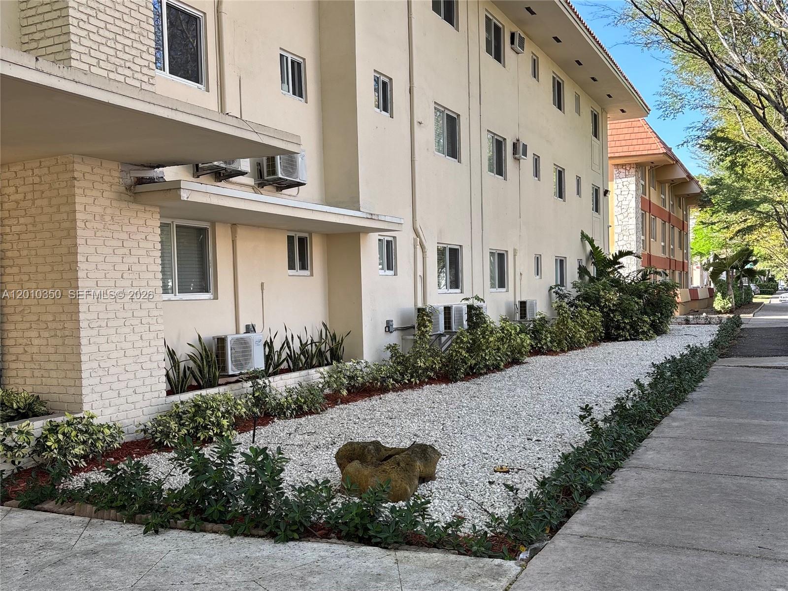 SALZEDO IN THE GABLES CON - Residential Lease