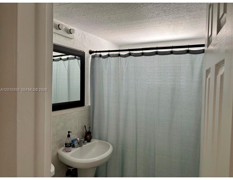 SALZEDO IN THE GABLES CON - Residential Lease