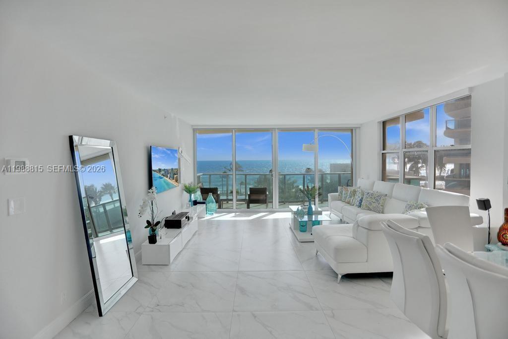 WAVE CONDO - Residential Lease