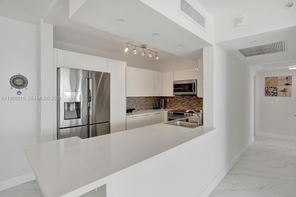 WAVE CONDO - Residential Lease