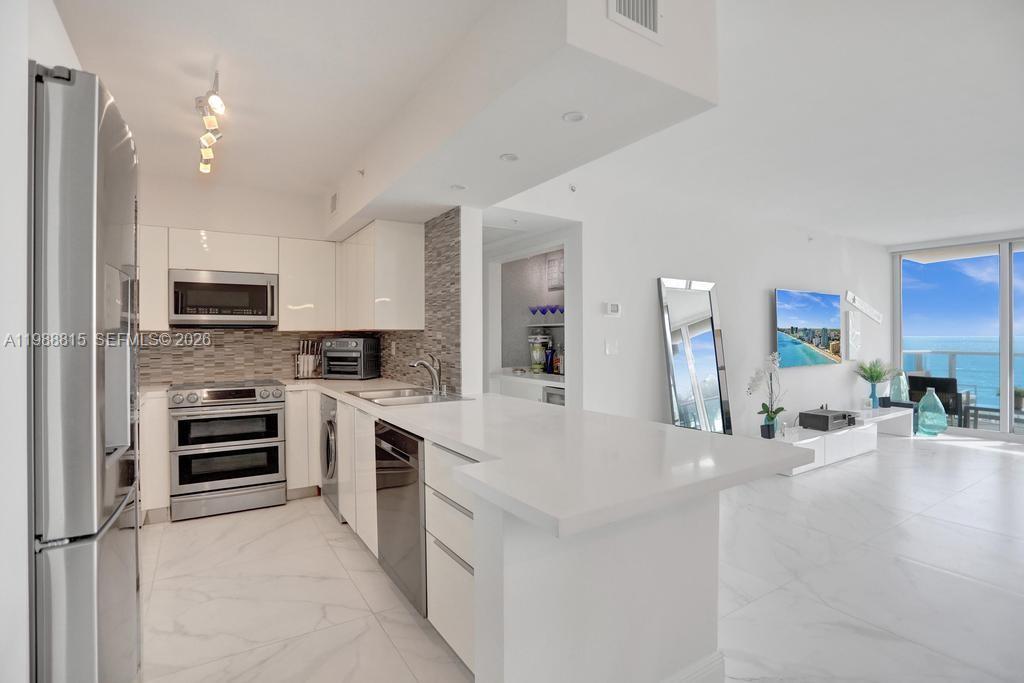 WAVE CONDO - Residential Lease