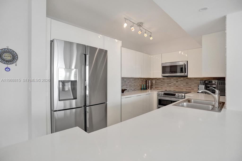 WAVE CONDO - Residential Lease