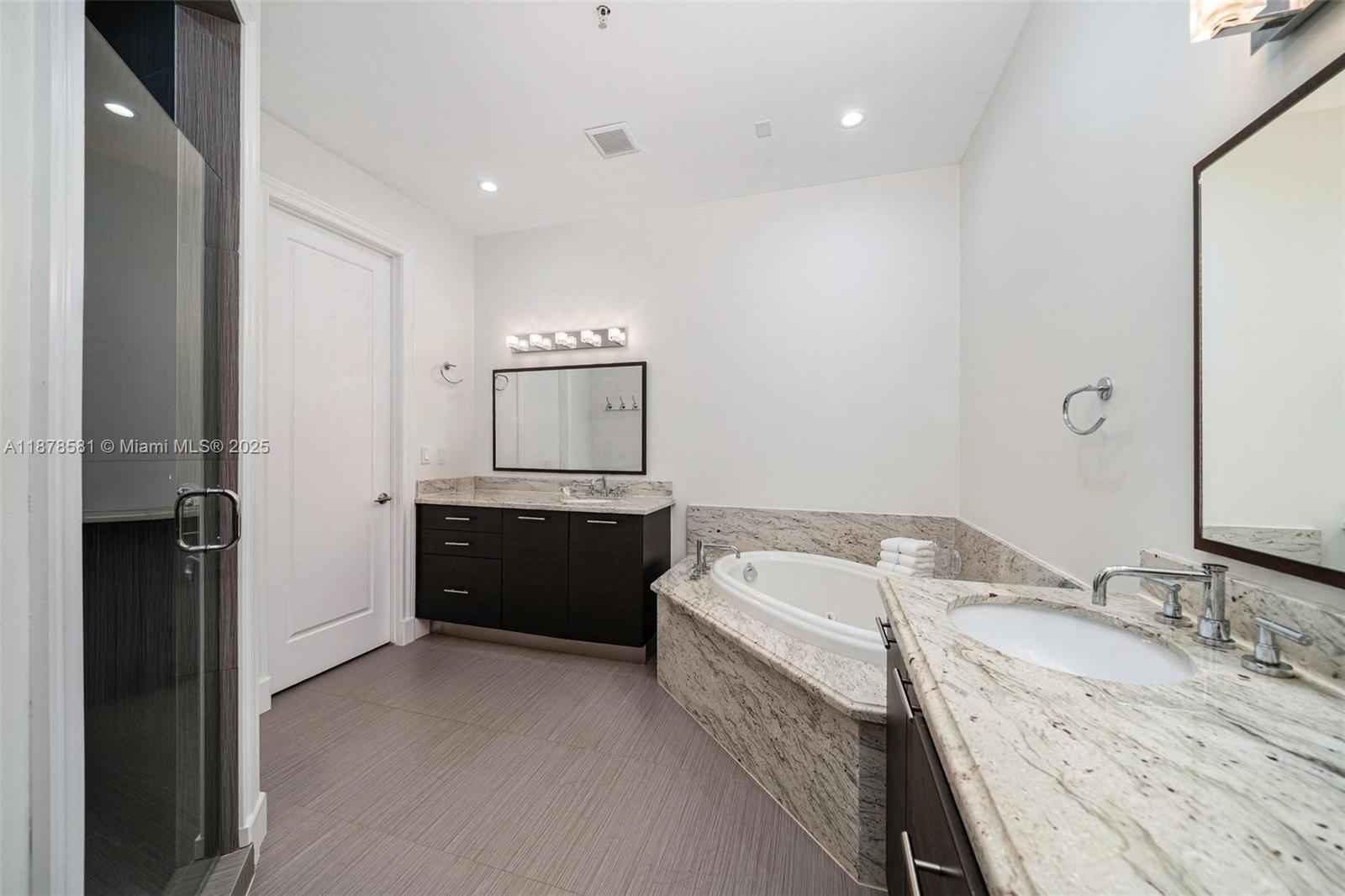 OAK LANE - Residential