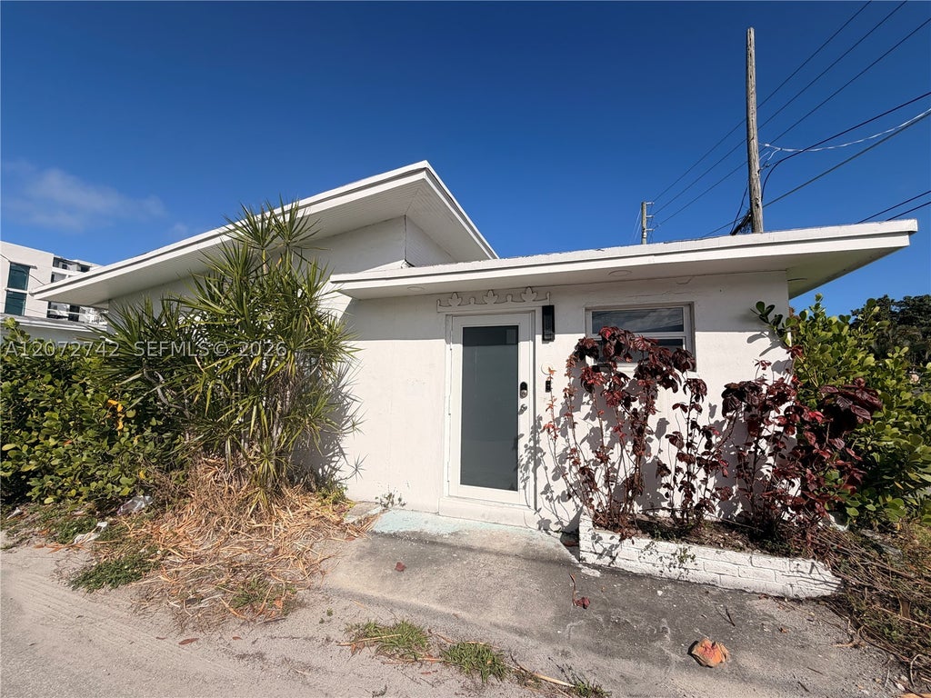 Photo of 2036 Jackson St #2, Hollywood, FL 33020 (MLS # A12072742)