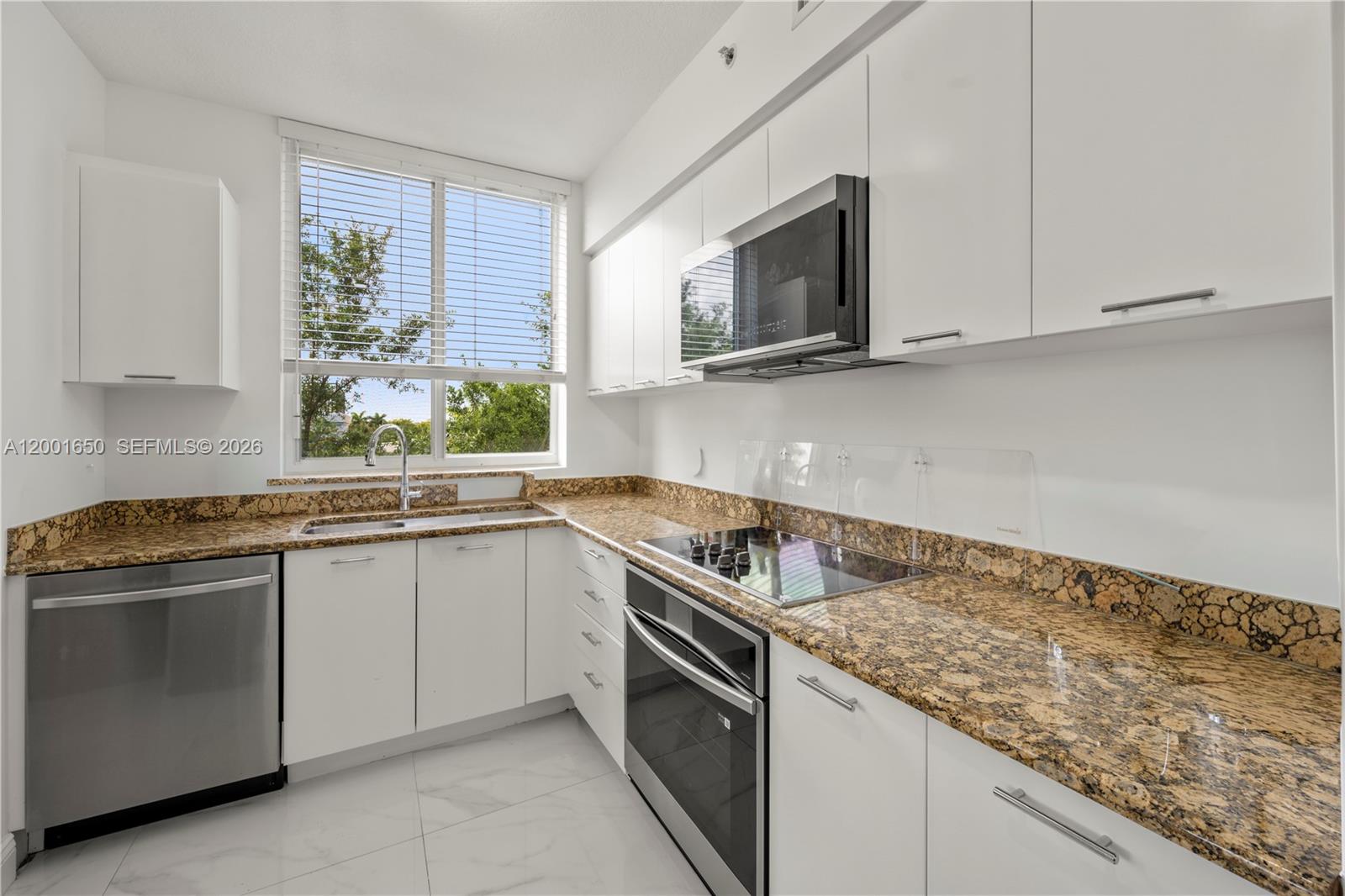 VERANDA CONDO - Residential Lease