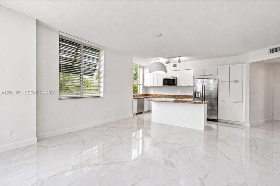 VERANDA CONDO - Residential Lease