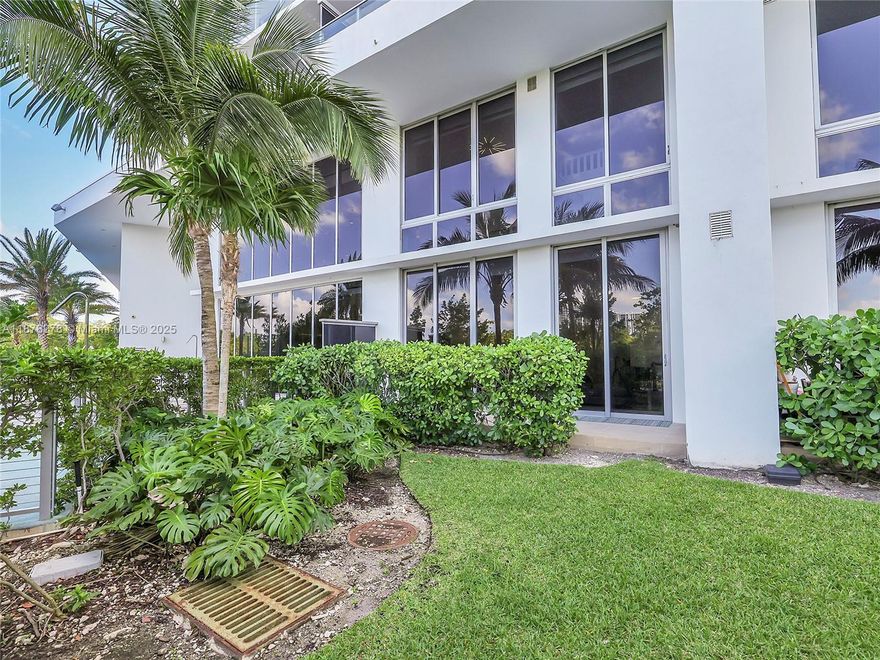Unique 2-Story VILLA! A very exclusive opportunity featuring 3 bedrooms (all upstairs), 2 dens, and 4 full bathrooms. It’s like living in a house but without the work and hassle. The two floors are perfect for entertaining guests. It has a SPECTACULAR ceiling height that few apartments enjoy. The pool is just steps from the terrace and feels like your own.
The Harbour is a condominium with tons of amenities: pool, spa, gym, kids’ areas, racquetball court, tennis, basketball, BBQ grills, social areas, and more...
Come see it and let’s make a deal! Submit your offer!