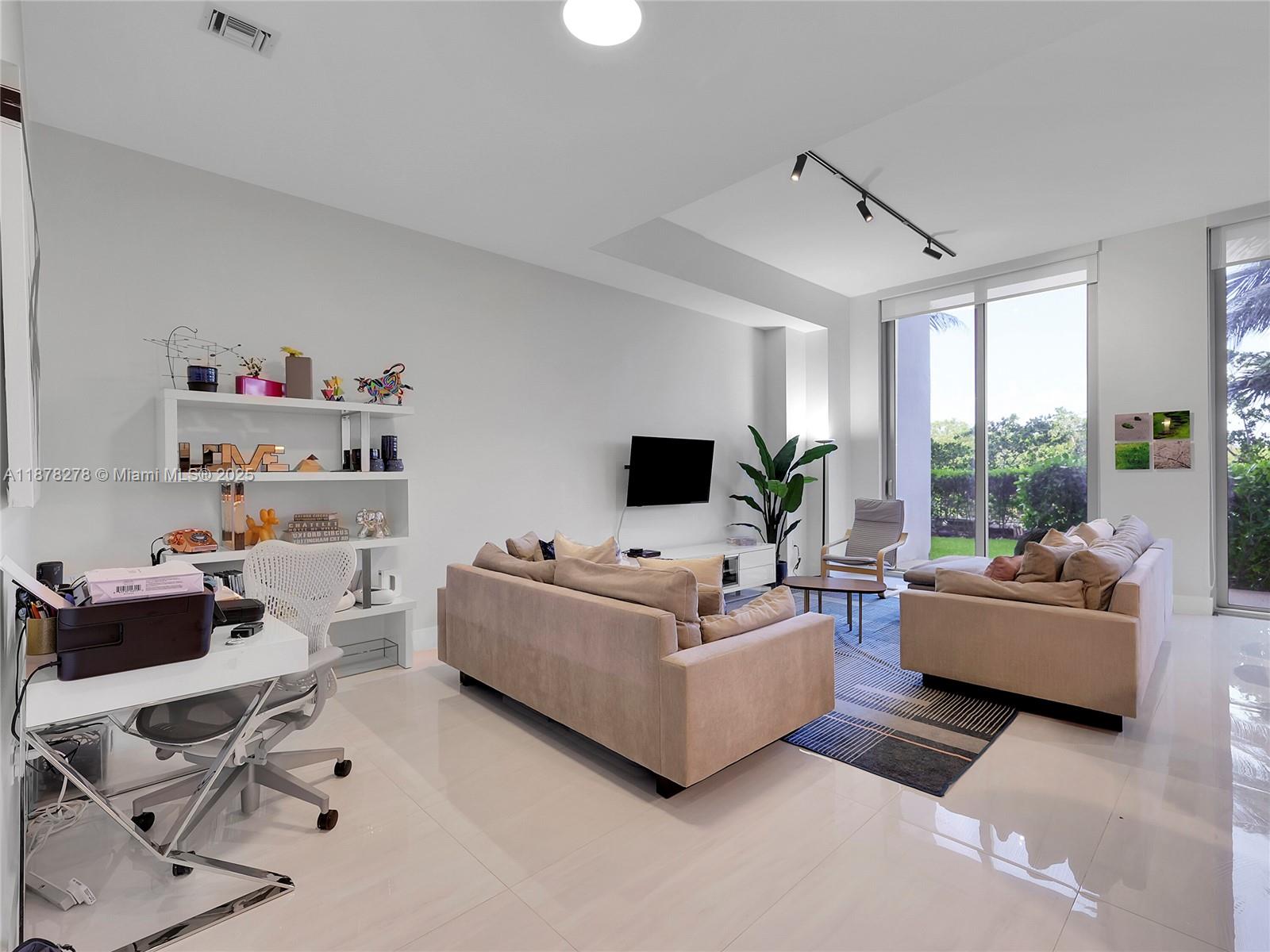16385 Biscayne Blvd 105