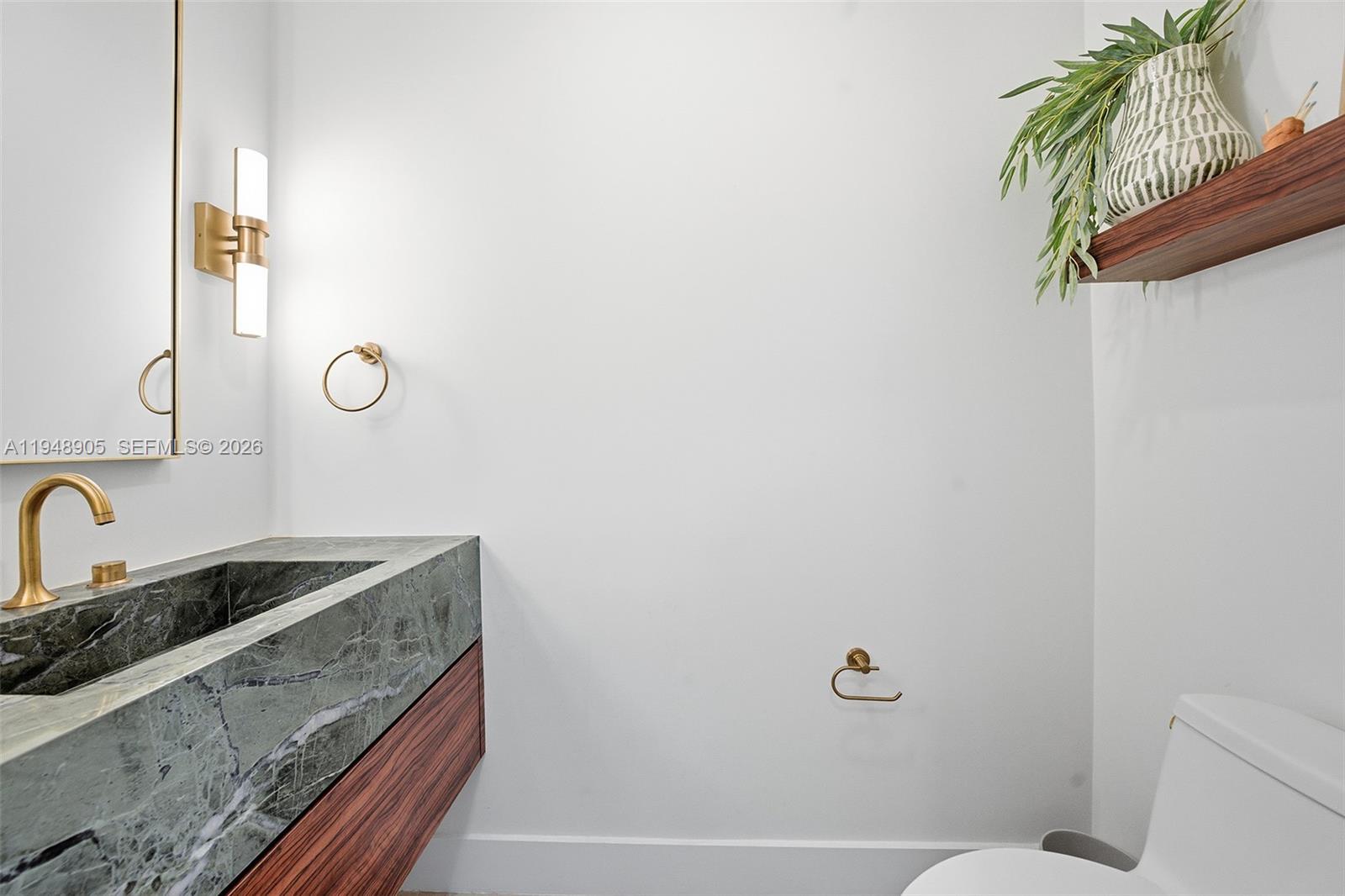 SHADOWLAWN - Residential Lease