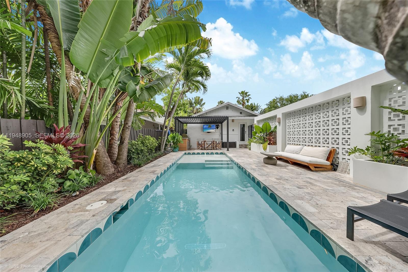 SHADOWLAWN - Residential Lease