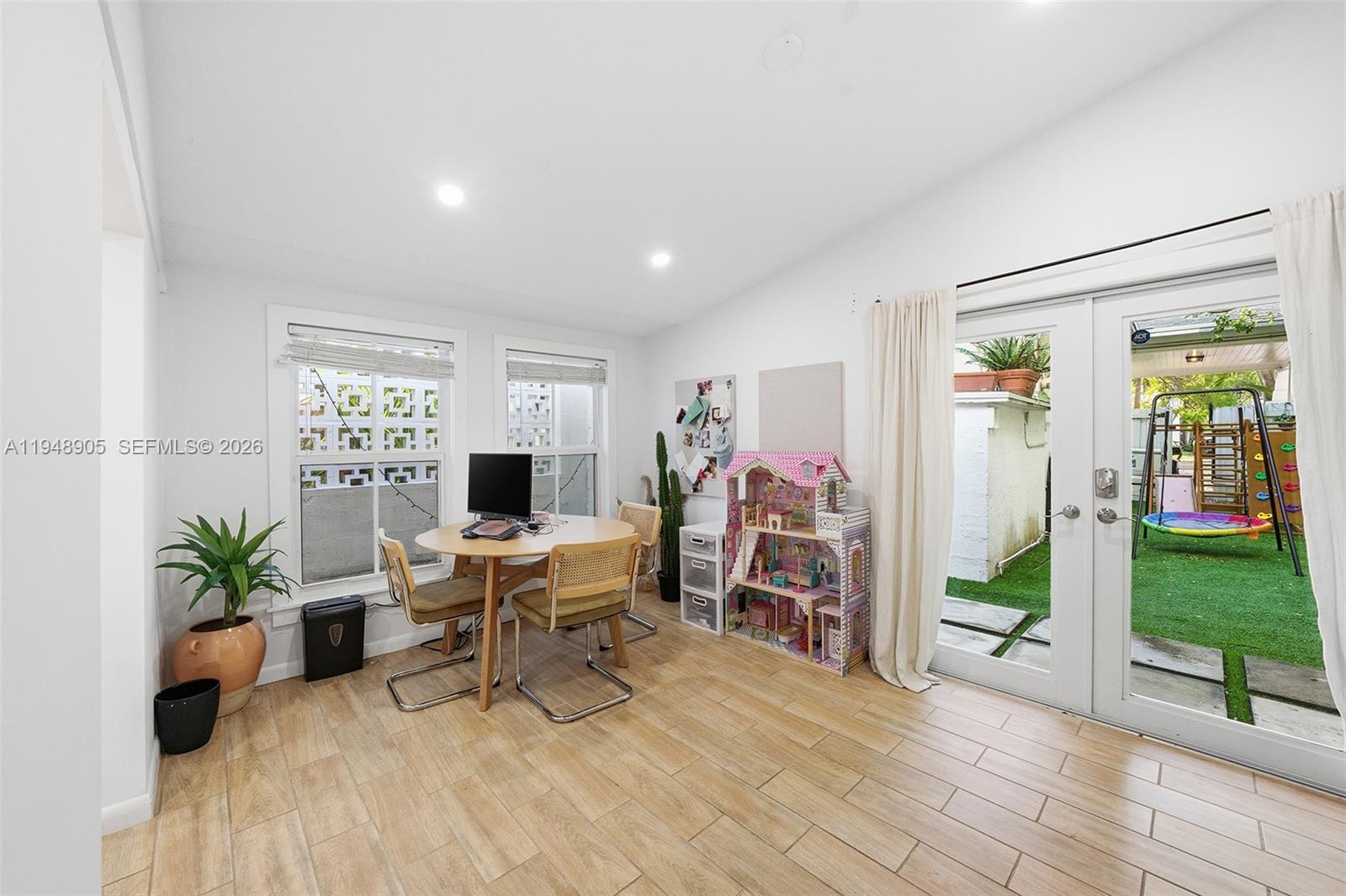 SHADOWLAWN - Residential Lease