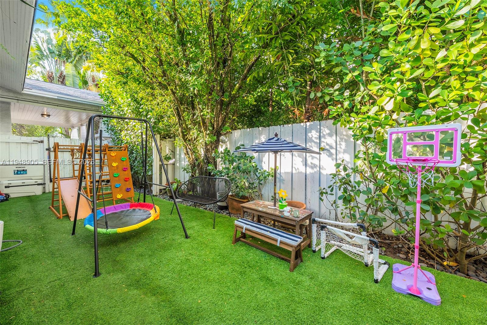 SHADOWLAWN - Residential Lease