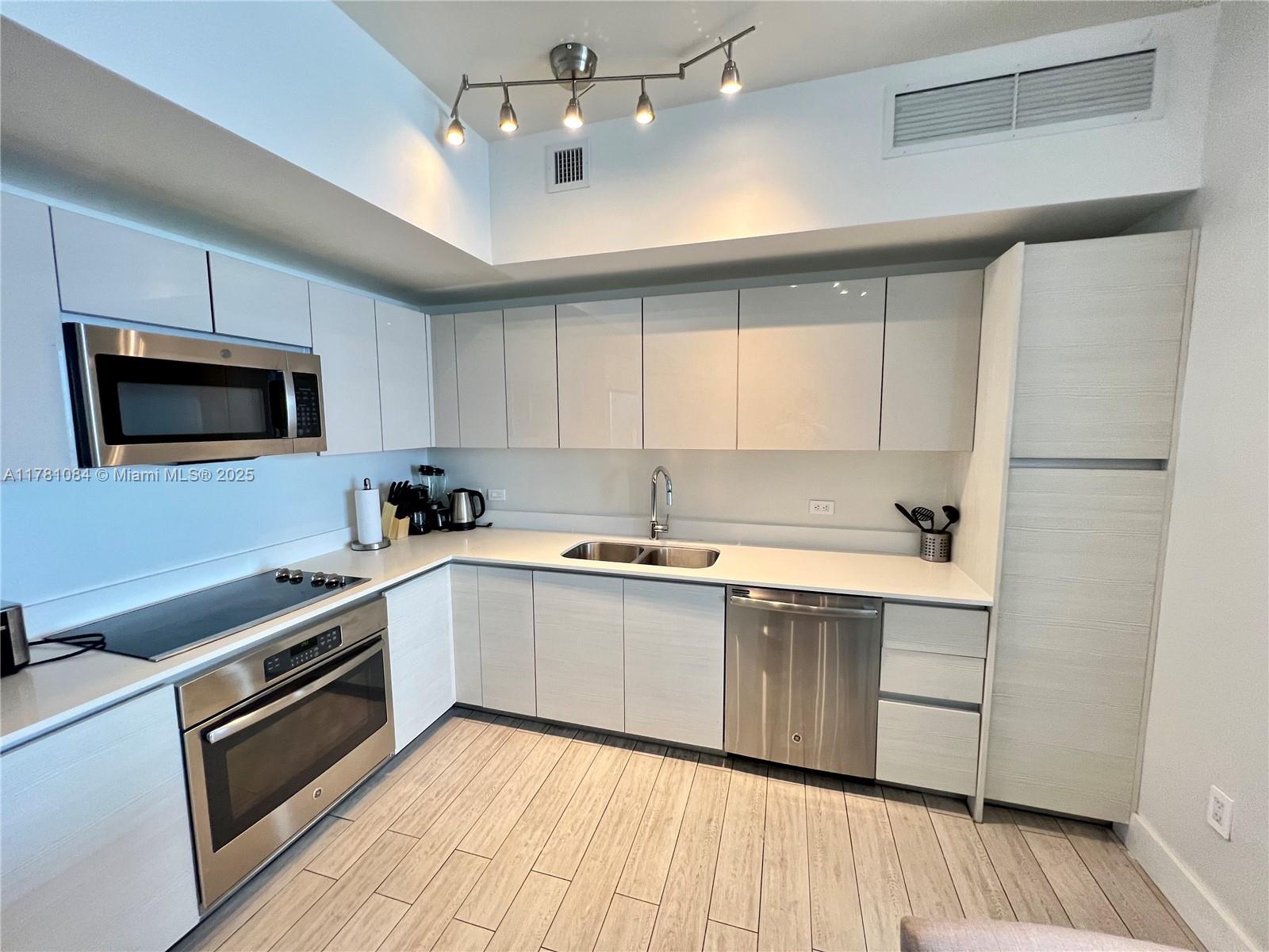 BEACHWALK CONDOMINIUM - Residential Lease