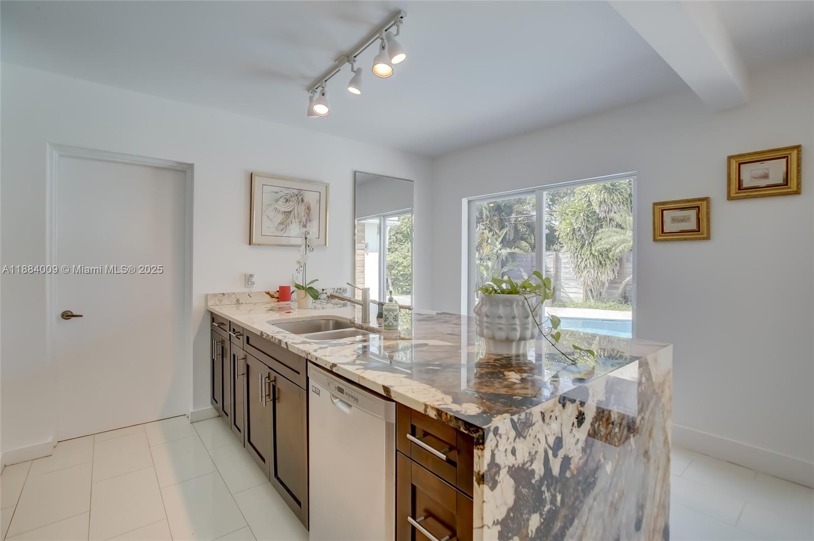 CORAL RIDGE SOUTH ADD - Residential Lease