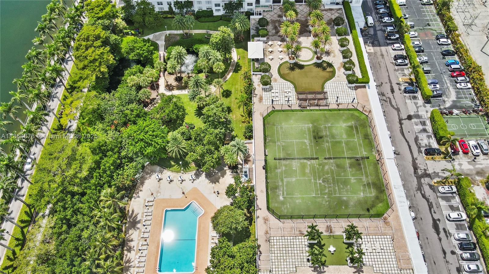 ADMIRALS PORT CONDO WEST - Residential