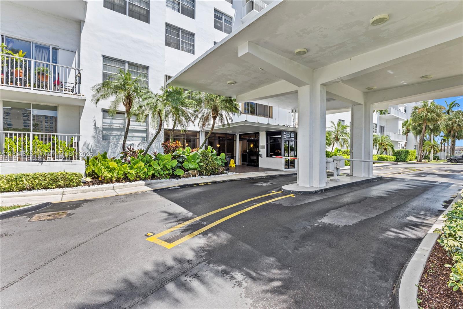 ADMIRALS PORT CONDO WEST - Residential