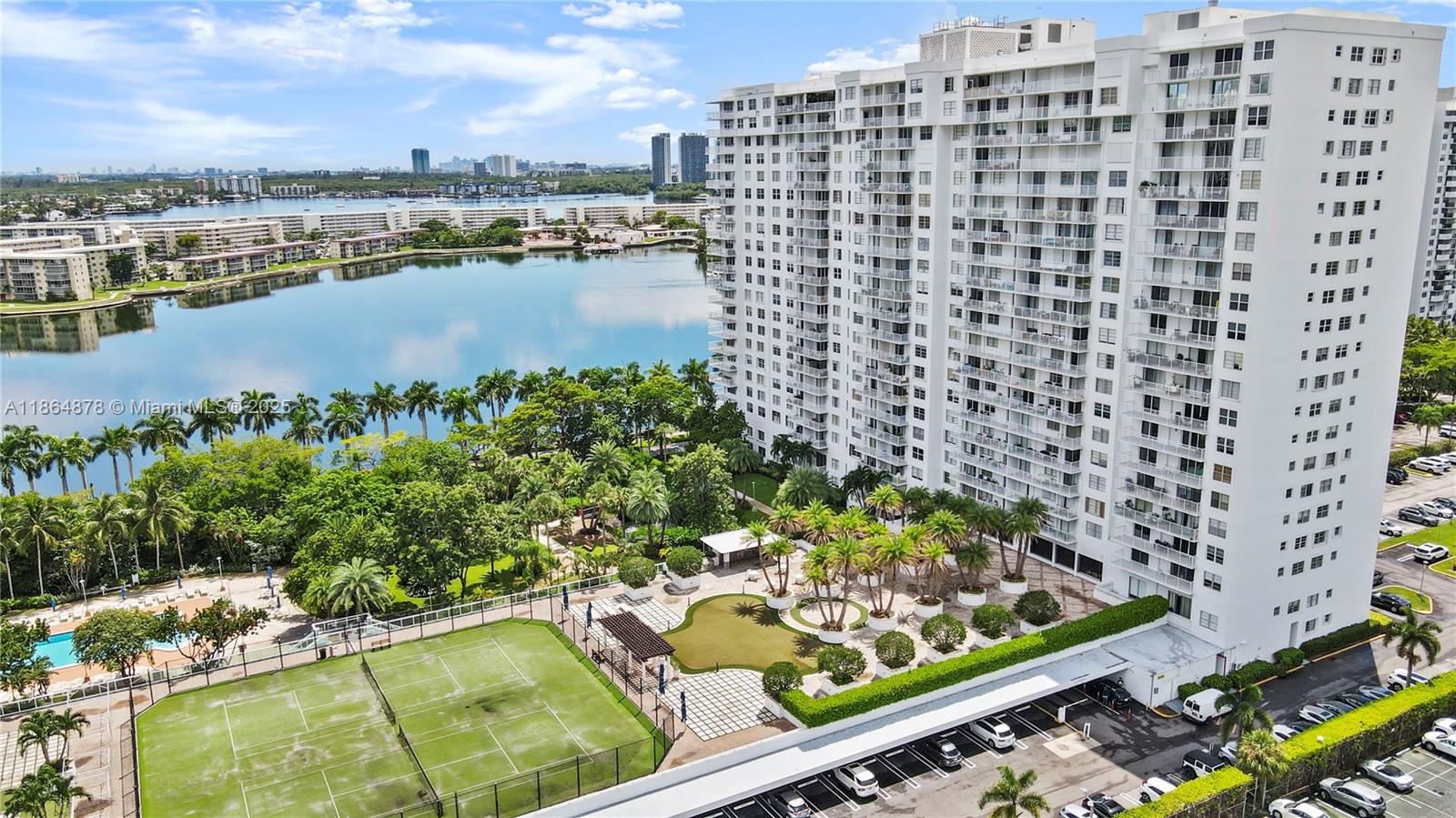 ADMIRALS PORT CONDO WEST - Residential