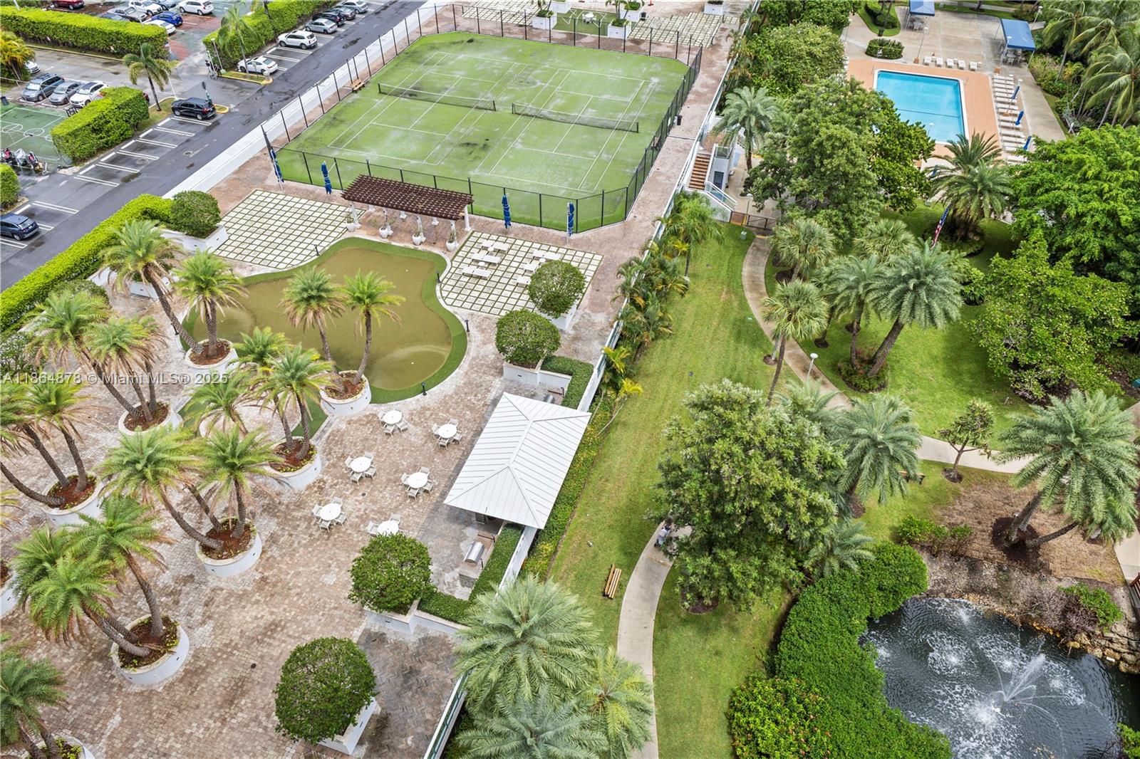 ADMIRALS PORT CONDO WEST - Residential