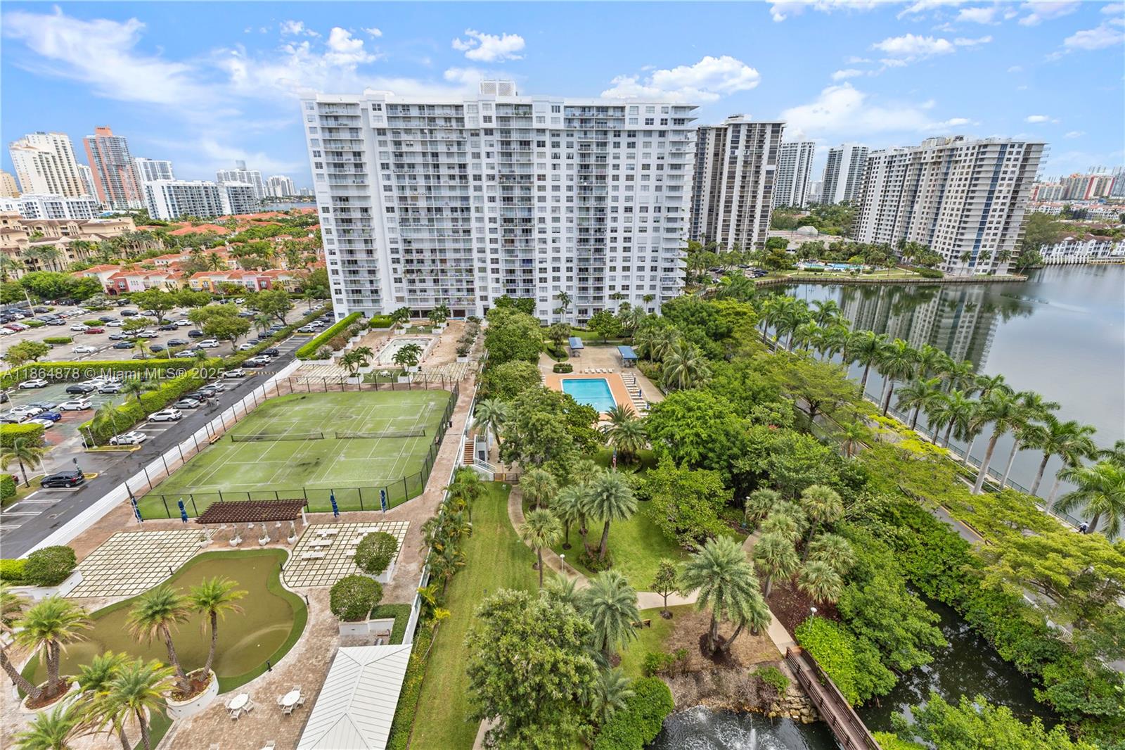 ADMIRALS PORT CONDO WEST - Residential