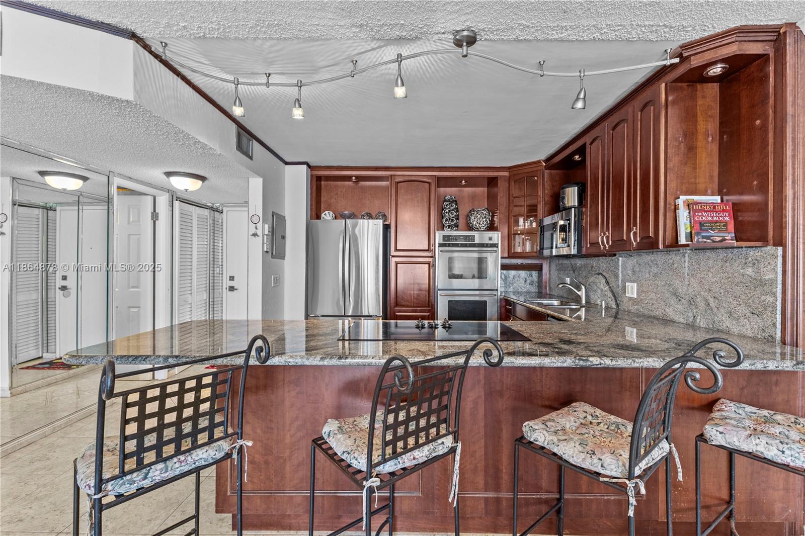 ADMIRALS PORT CONDO WEST - Residential