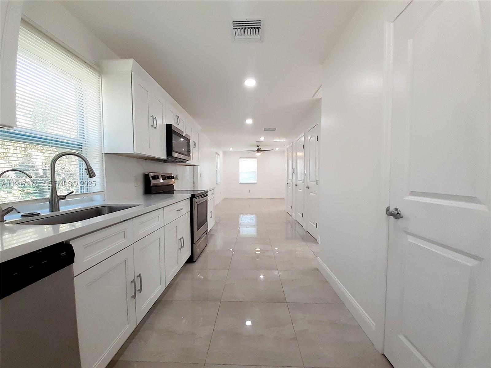 FLA FRUIT LANDS CO - Residential Lease