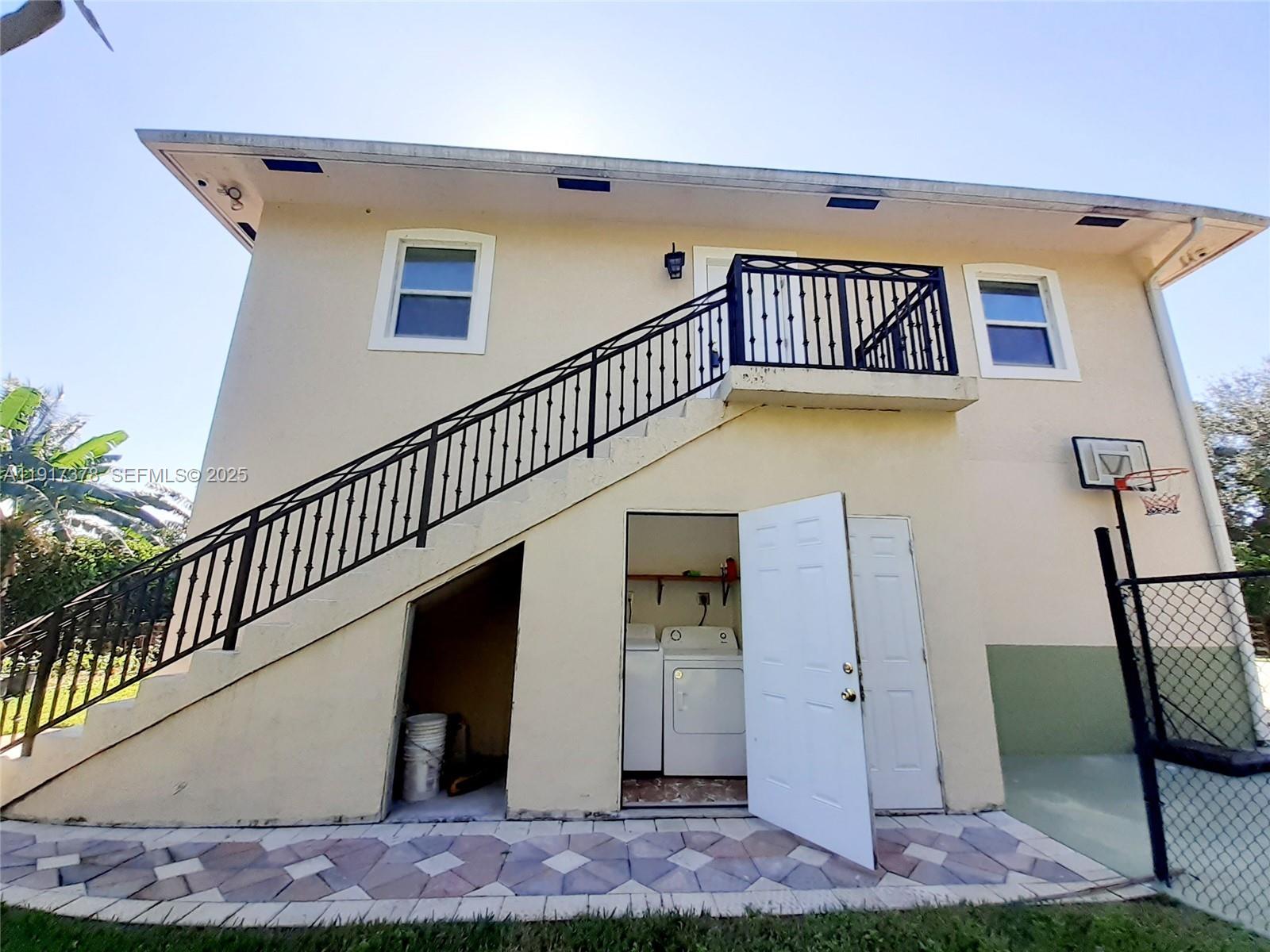 FLA FRUIT LANDS CO - Residential Lease