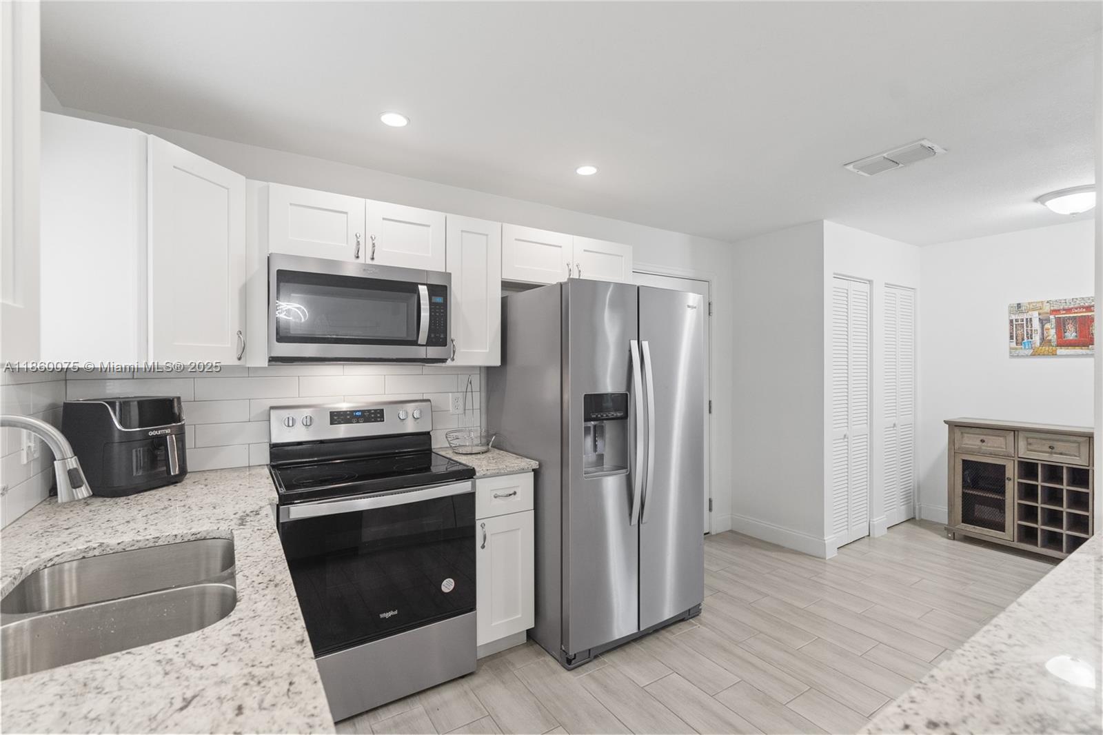 SPRINGTREE WEST - Residential