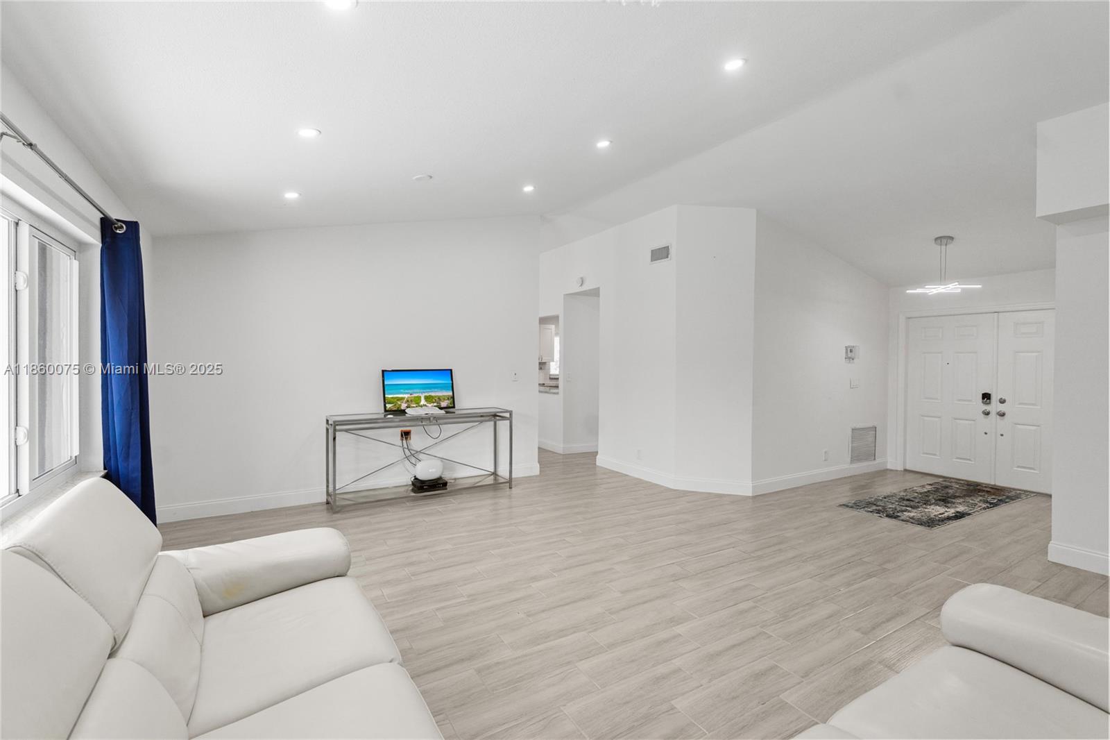 SPRINGTREE WEST - Residential