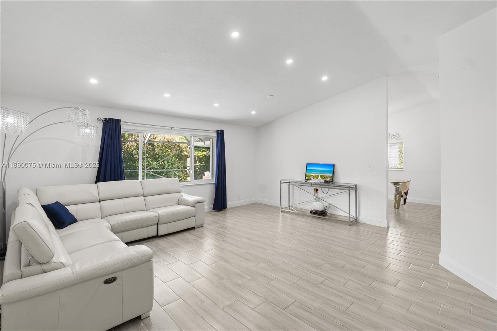 SPRINGTREE WEST - Residential