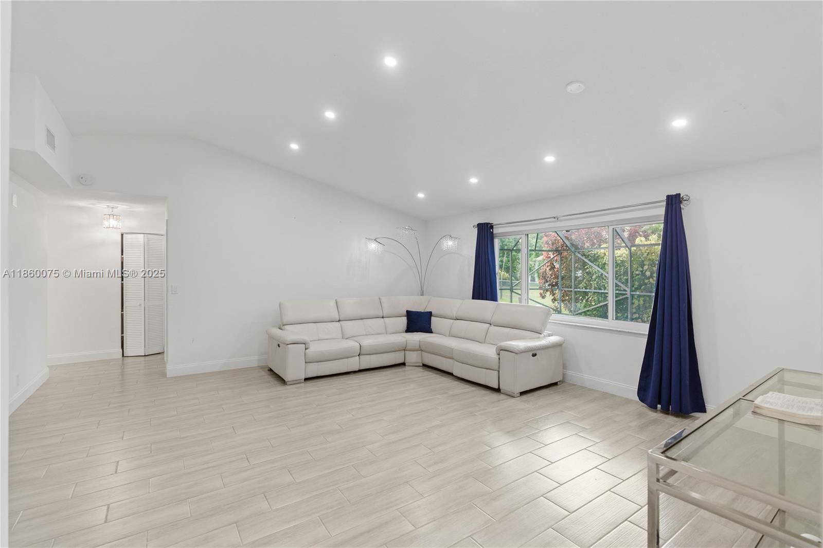 SPRINGTREE WEST - Residential