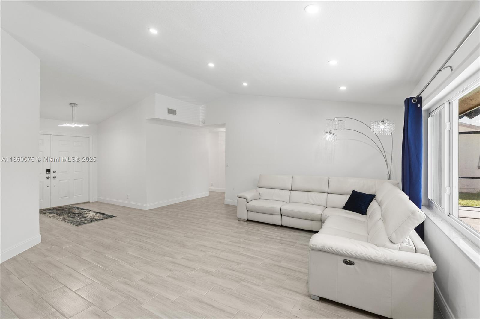 SPRINGTREE WEST - Residential