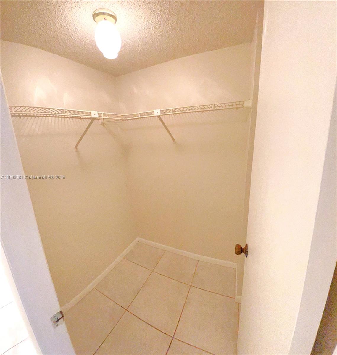 POLYNESIAN GARDENS CONDOM - Residential Lease