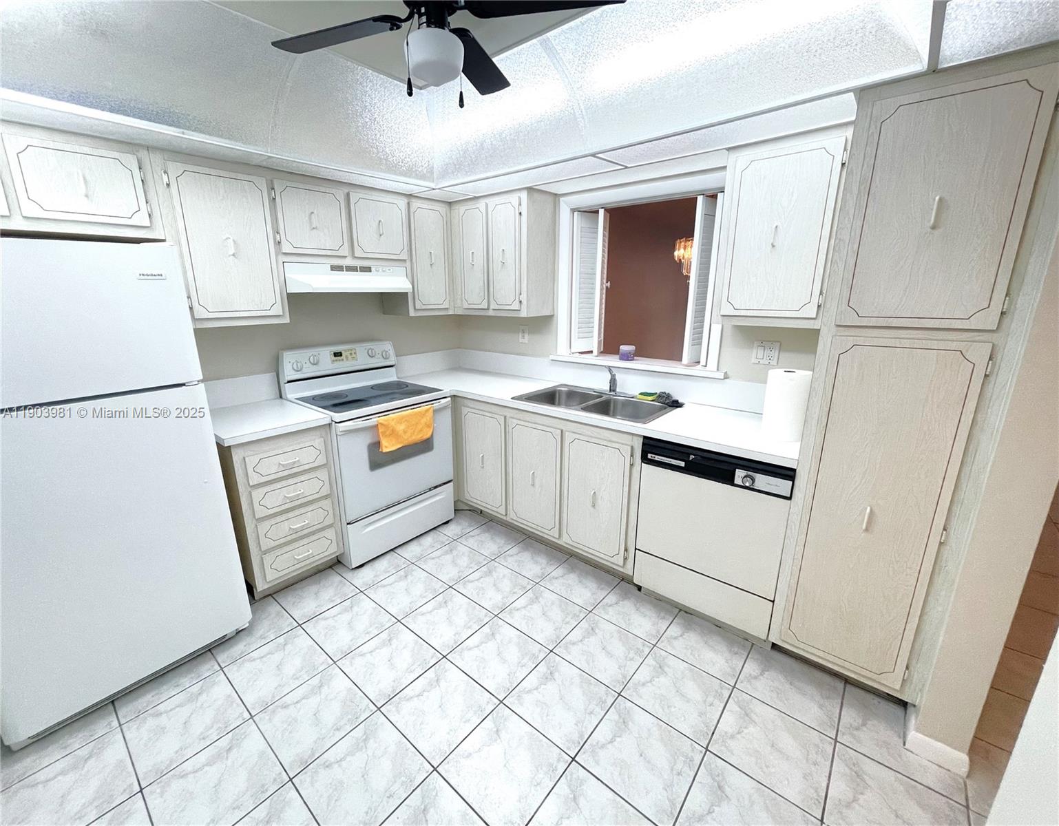 POLYNESIAN GARDENS CONDOM - Residential Lease