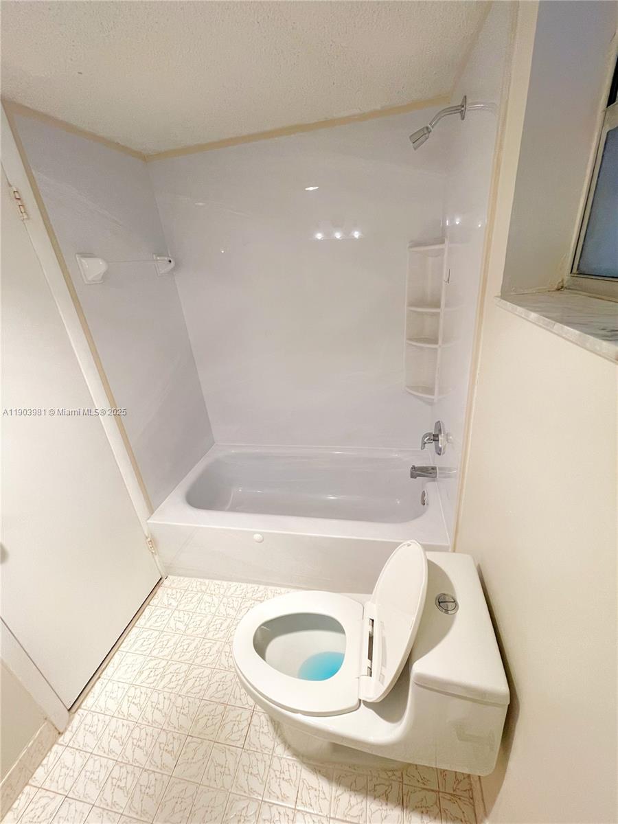 POLYNESIAN GARDENS CONDOM - Residential Lease