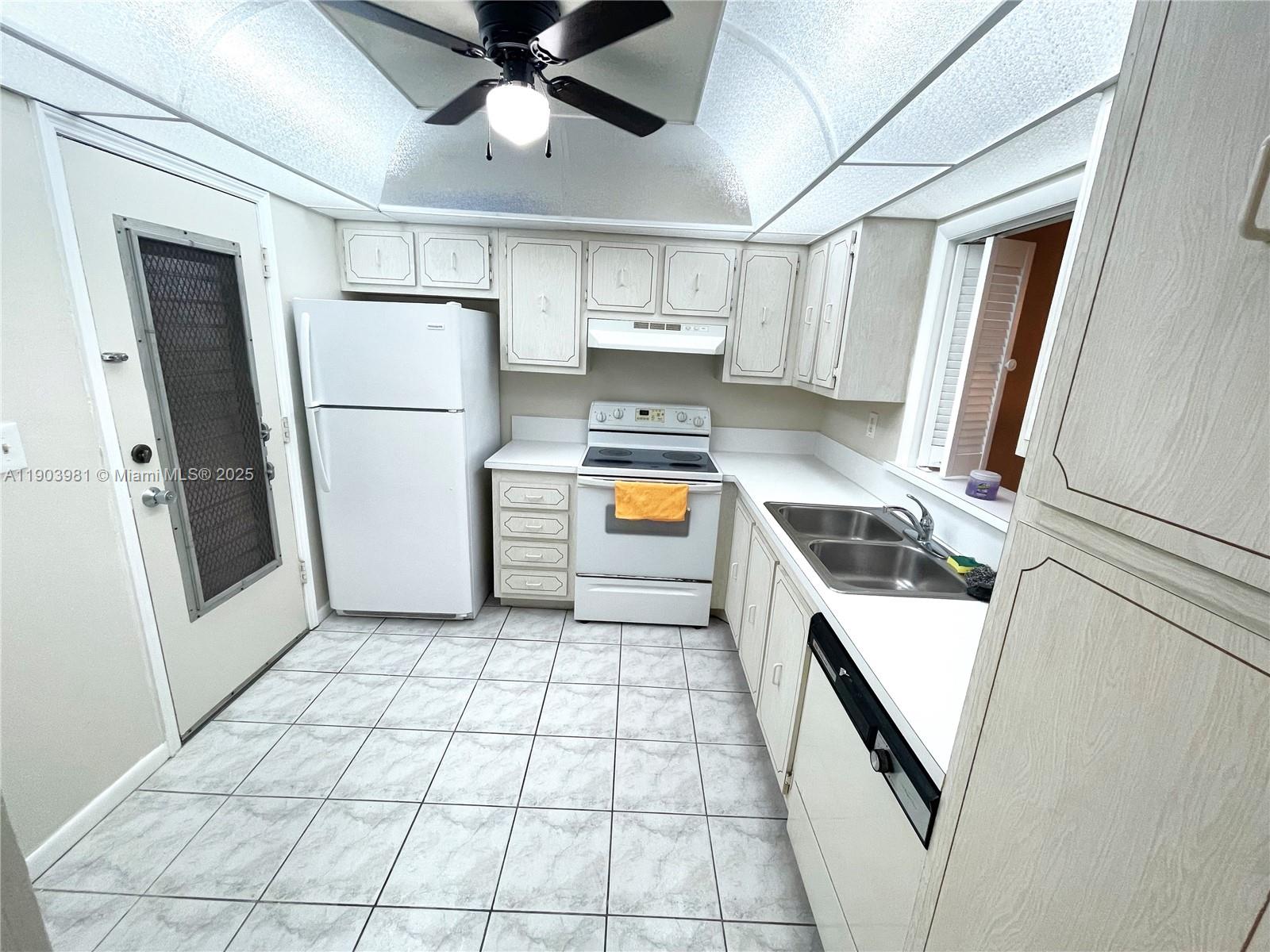 POLYNESIAN GARDENS CONDOM - Residential Lease