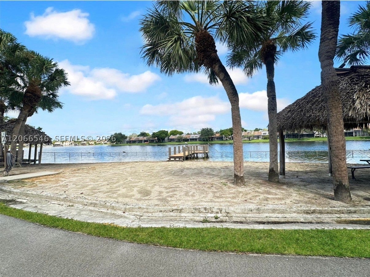901 Colony Point Cir 111