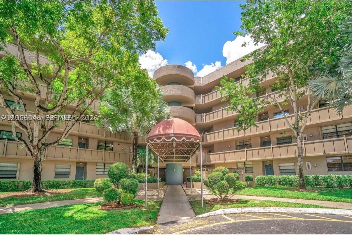 901 Colony Point Cir 111