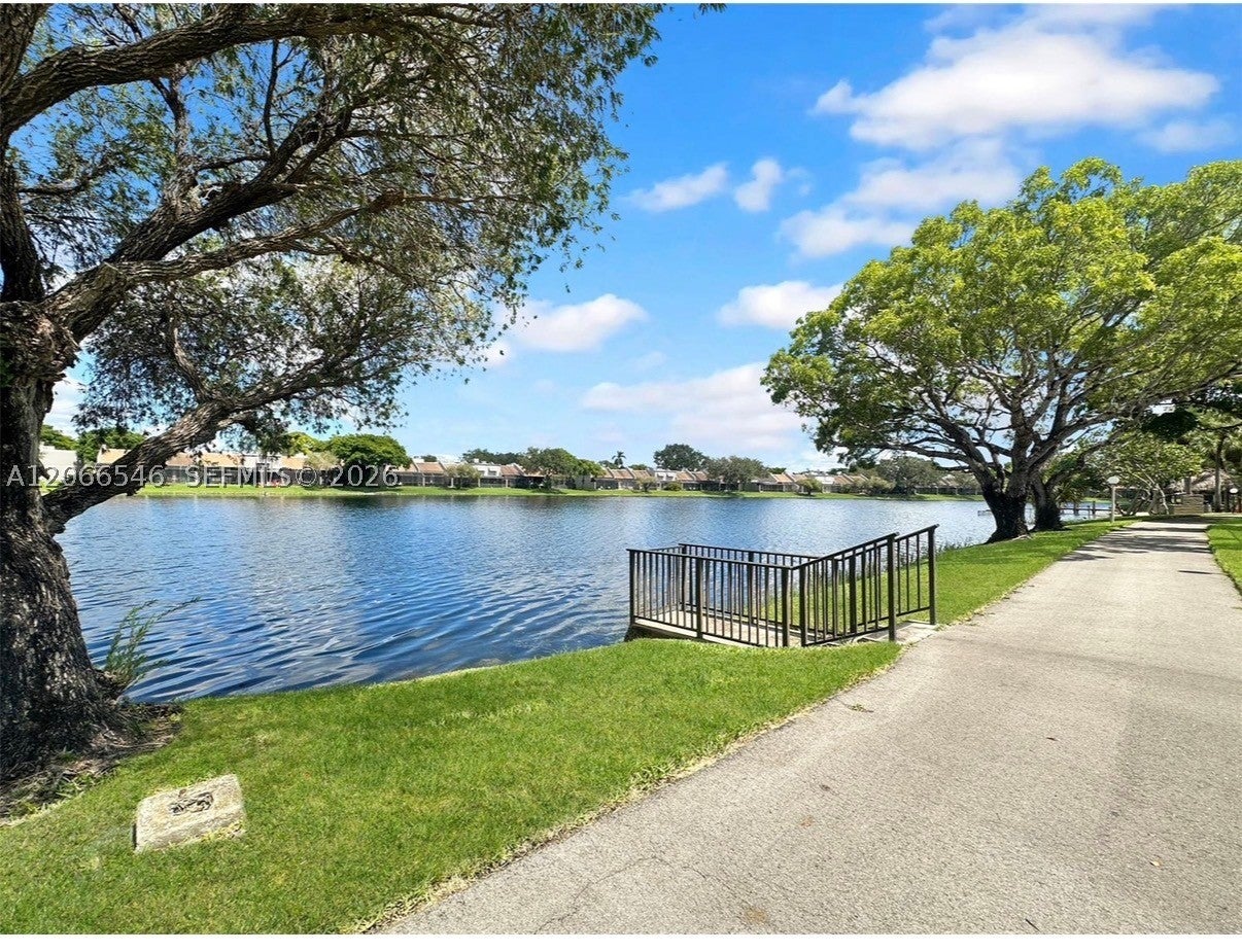 901 Colony Point Cir 111