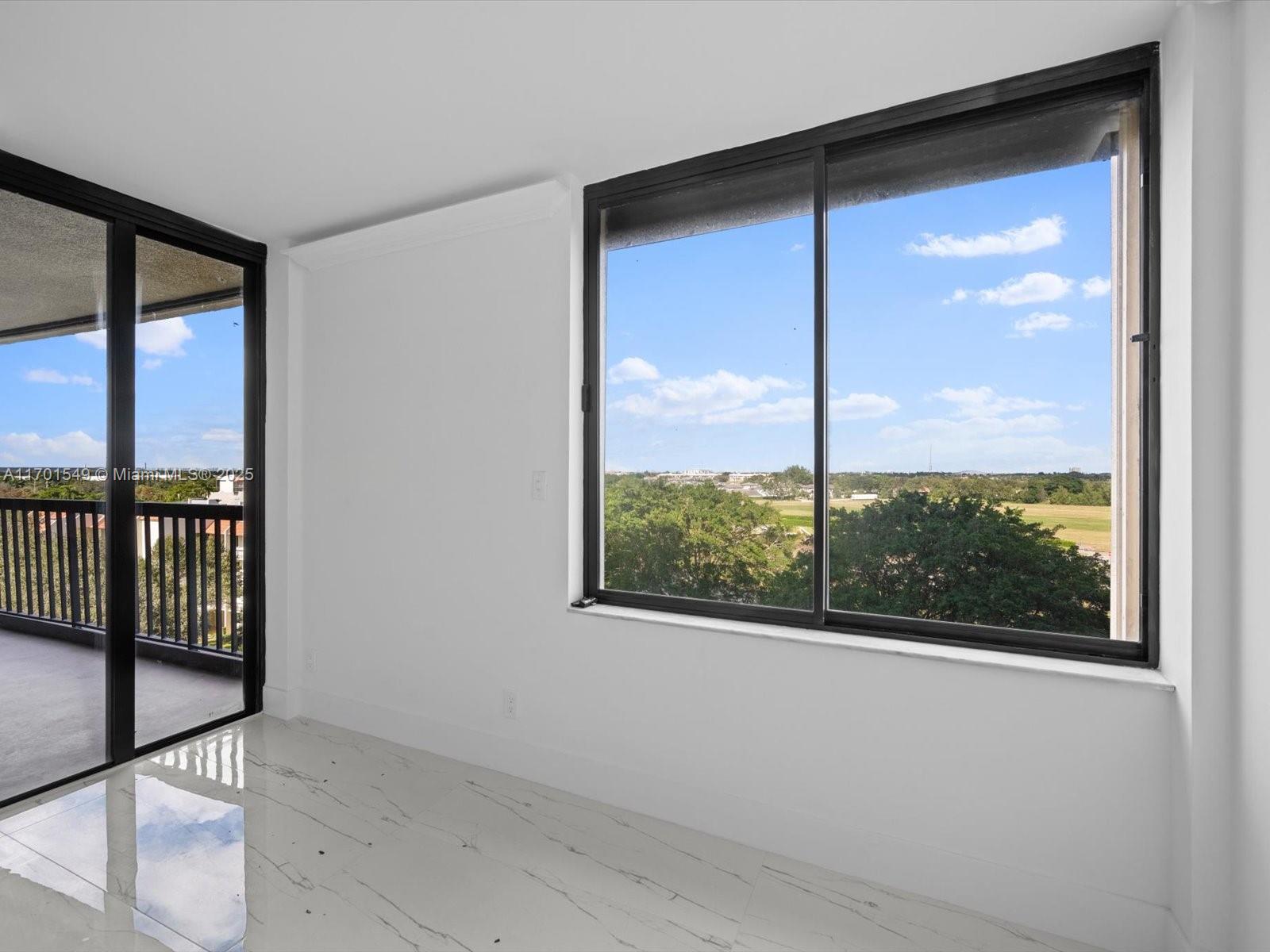 ENVOY CONDO - Residential