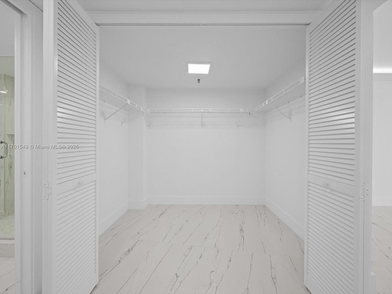 ENVOY CONDO - Residential
