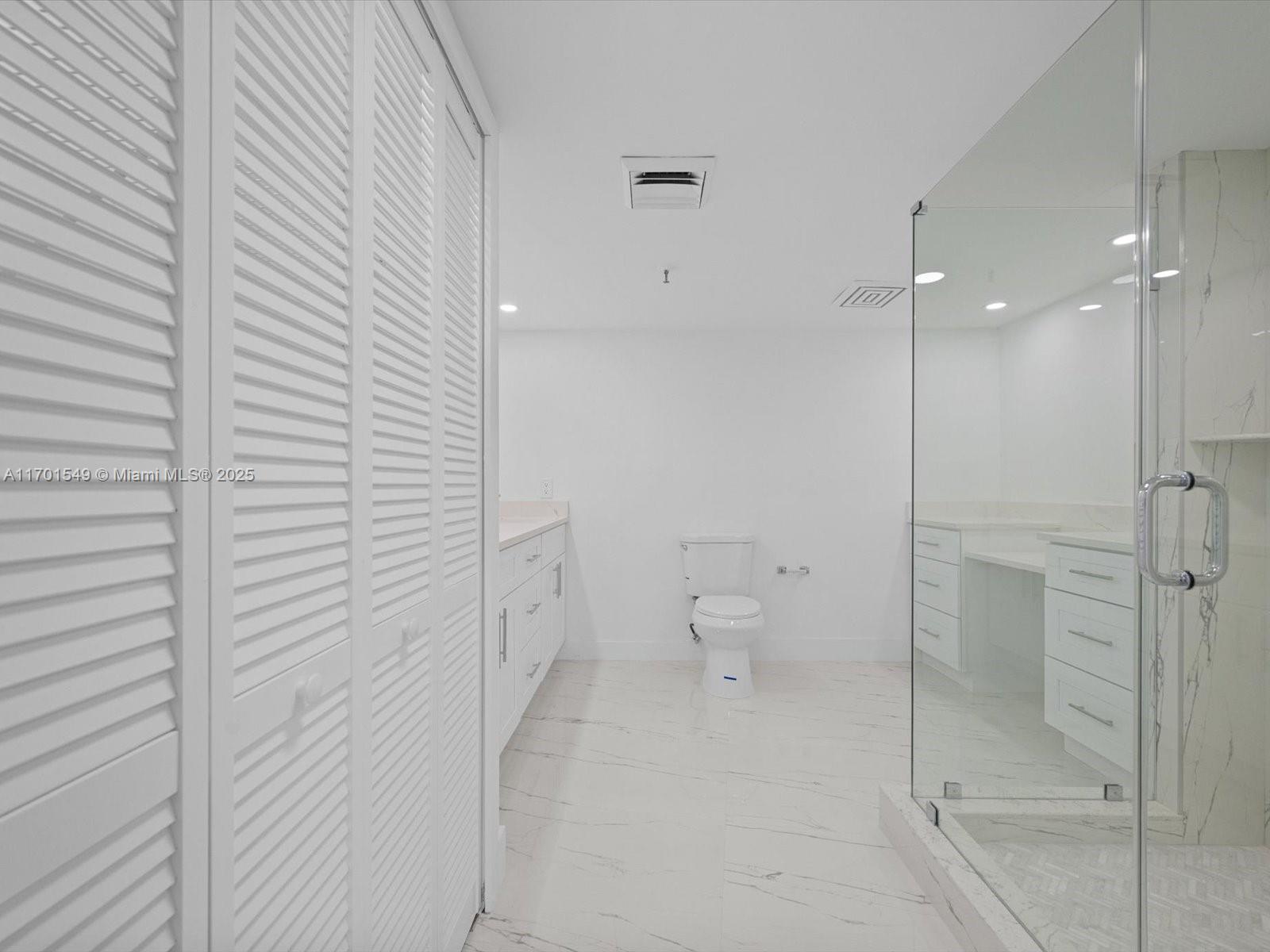 ENVOY CONDO - Residential